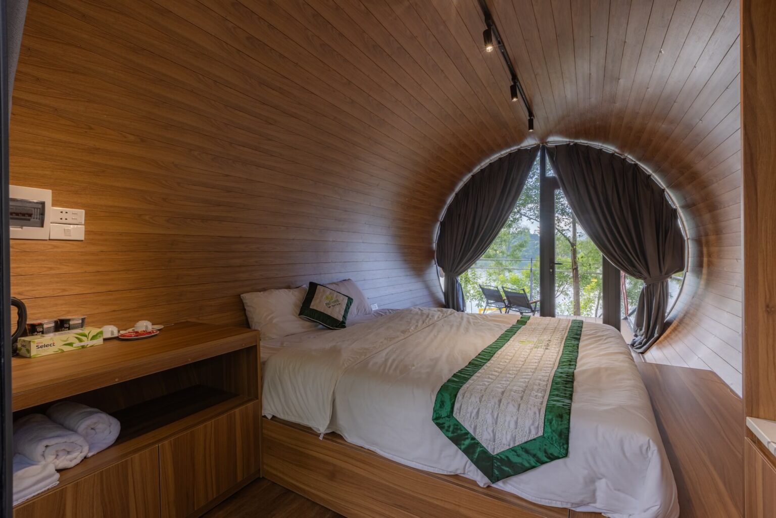 Log Glamping Lake View-4