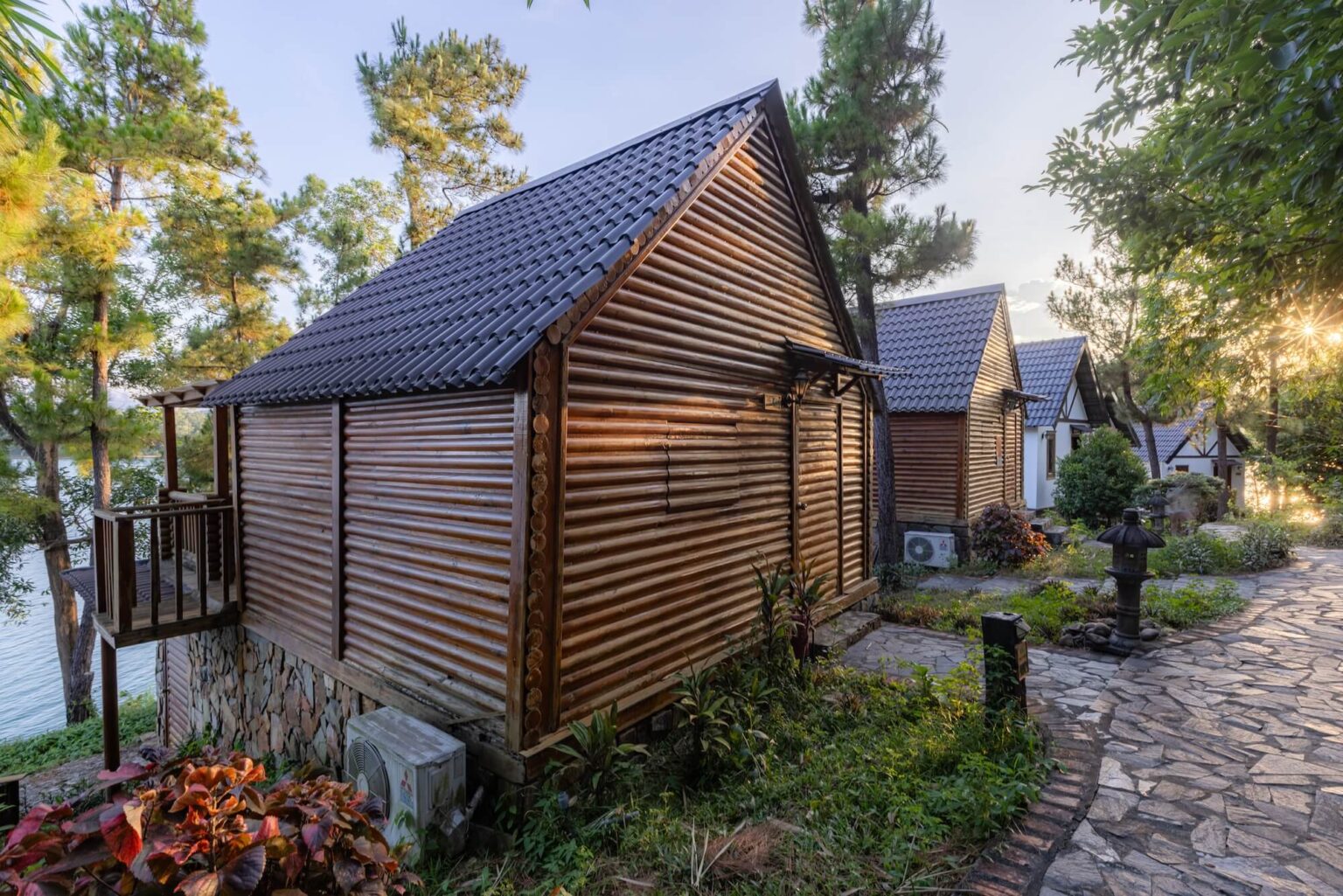 deluxe-lodge-lake-view-1