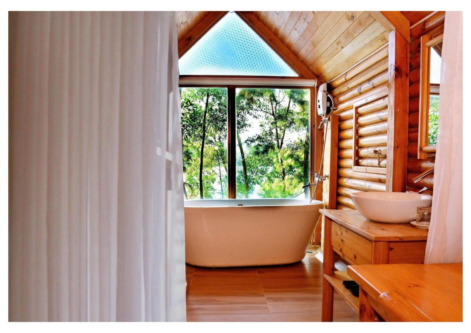 deluxe-lodge-lake-view-3